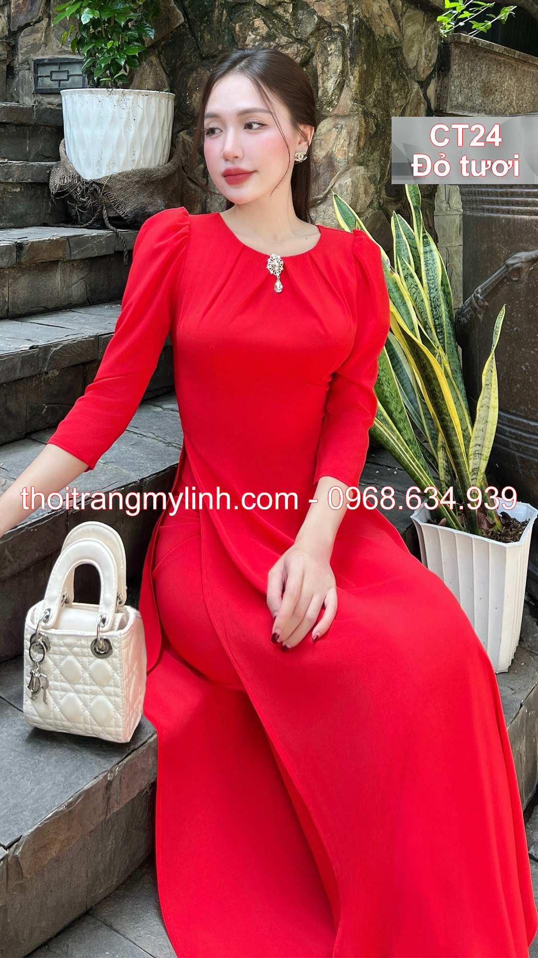 Bộ áo dài cổ tròn xếp li màu đỏ tươi